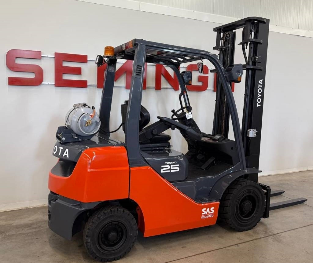 Toyota 10859 - 02-8FGF25 - رافعة شوكية تعمل بالغاز: صورة 3 Toyota 10859 - 02-8FGF25 - رافعة شوكية تعمل بالغاز: صورة 3