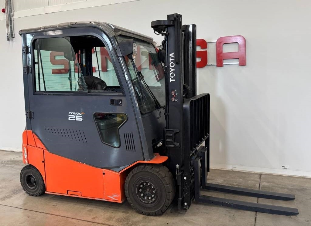 Toyota 10939 - 8FBMT25 - رافعة شوكية كهربائية: صورة 1 Toyota 10939 - 8FBMT25 - رافعة شوكية كهربائية: صورة 1