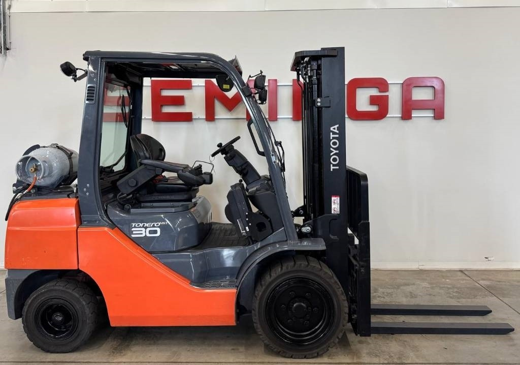 Toyota 10949 06-8FG30F - رافعة شوكية تعمل بالغاز: صورة 2 Toyota 10949 06-8FG30F - رافعة شوكية تعمل بالغاز: صورة 2