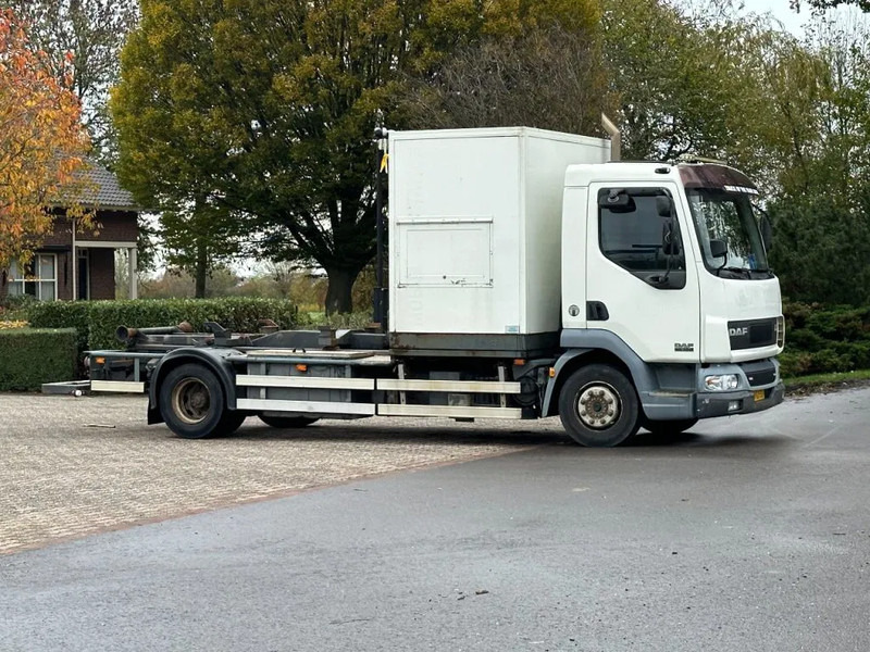 DAF LF 45 180!! HAAKARM/CONTAINER!!MOBILE WORKSHOP!! - شاحنة ذات خطاف: صورة 3 DAF LF 45 180!! HAAKARM/CONTAINER!!MOBILE WORKSHOP!! - شاحنة ذات خطاف: صورة 3