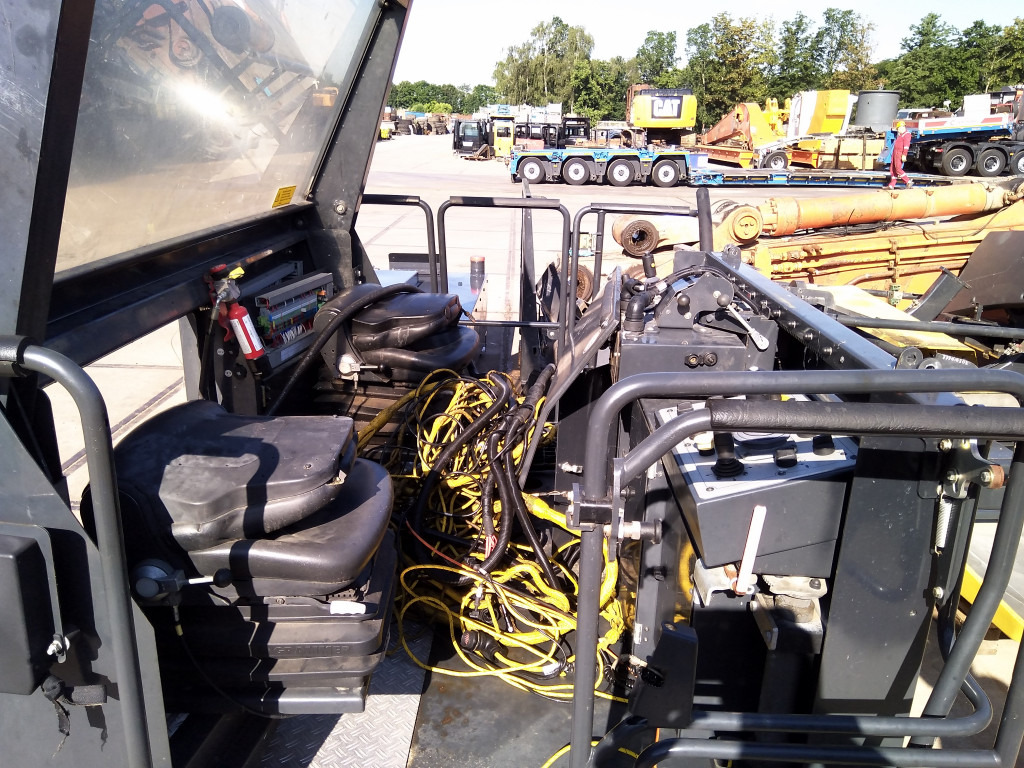 Bomag BM2000-75 - - هيكل السيارة الخارجية - قشاطة أسفلت: صورة 2 Bomag BM2000-75 - - هيكل السيارة الخارجية - قشاطة أسفلت: صورة 2