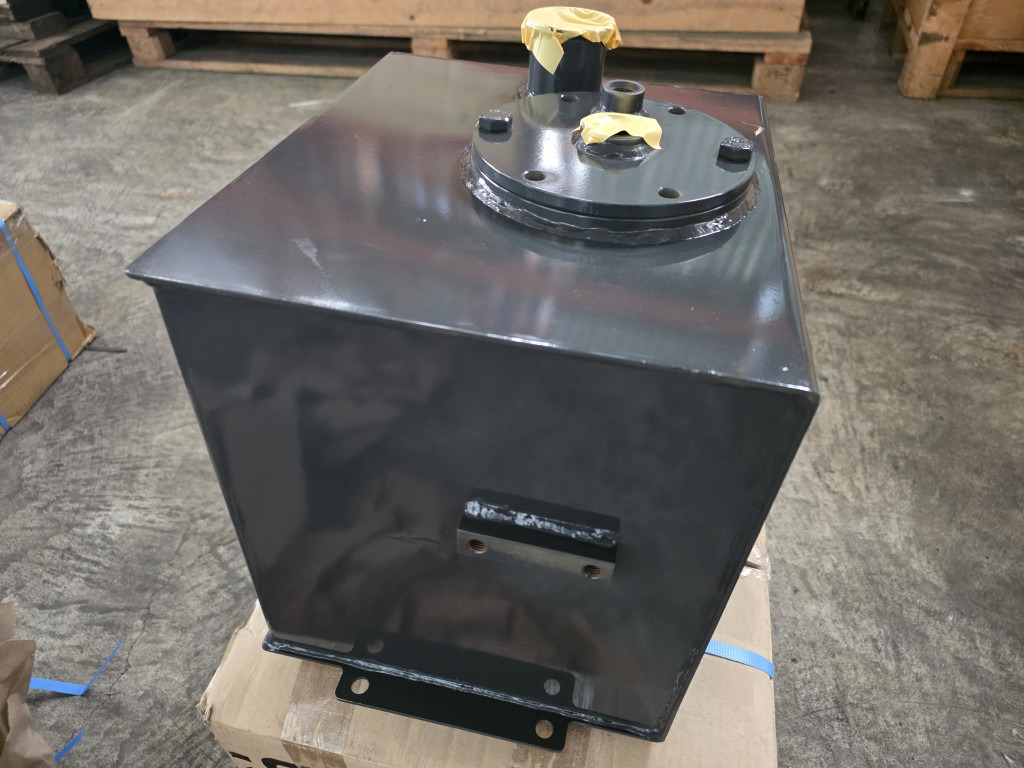 Case 31MJ-01016CG - 31MJ-01016 - خزان هيدروليكي - آلات البناء: صورة 1 Case 31MJ-01016CG - 31MJ-01016 - خزان هيدروليكي - آلات البناء: صورة 1