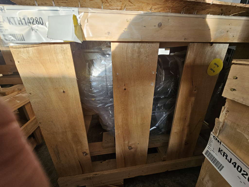 Case KTH14280 - 8983324709 - كاتم الصوت - آلات البناء: صورة 3 Case KTH14280 - 8983324709 - كاتم الصوت - آلات البناء: صورة 3