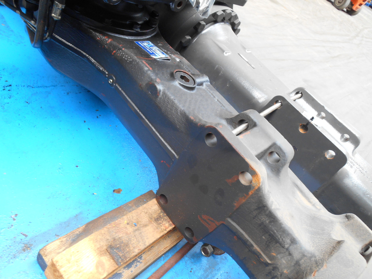 Hitachi 4457334 - 4472020106 - المحور الخلفي - آلات البناء: صورة 3 Hitachi 4457334 - 4472020106 - المحور الخلفي - آلات البناء: صورة 3