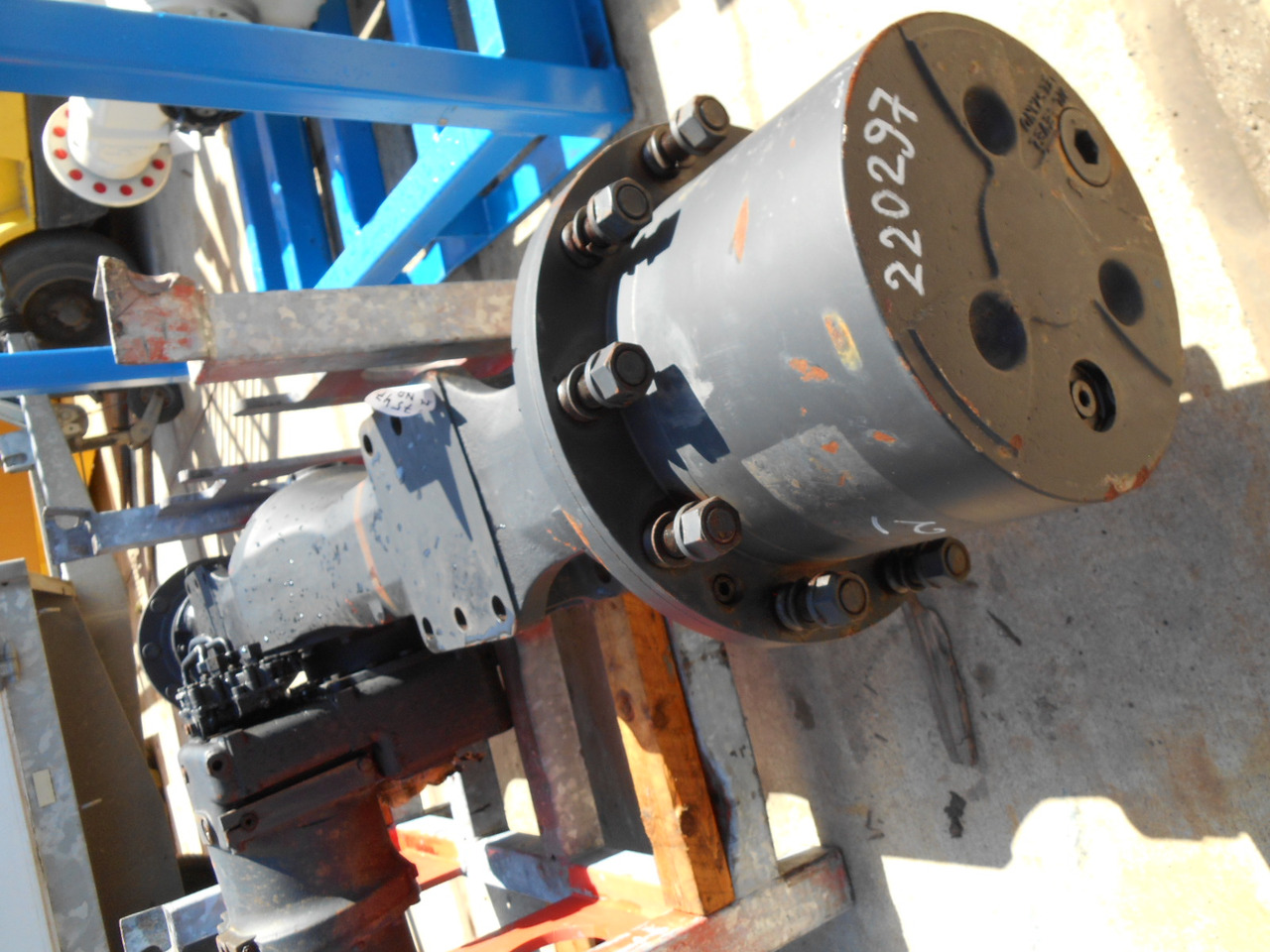 Hitachi 4457336 - المحور الخلفي - آلات البناء: صورة 1 Hitachi 4457336 - المحور الخلفي - آلات البناء: صورة 1