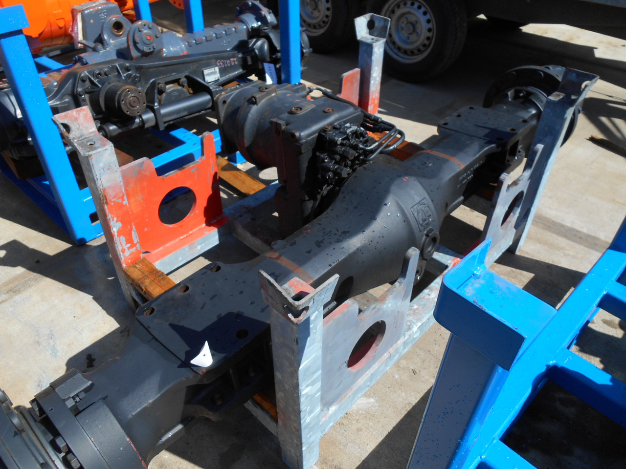 Hitachi 4457336 - المحور الخلفي - آلات البناء: صورة 2 Hitachi 4457336 - المحور الخلفي - آلات البناء: صورة 2
