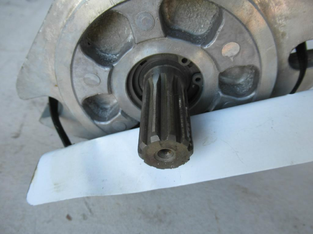 Hitachi 9217993 - - مضخة المقود - آلات البناء: صورة 3 Hitachi 9217993 - - مضخة المقود - آلات البناء: صورة 3