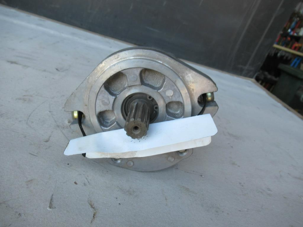 Hitachi 9217993 - - مضخة المقود - آلات البناء: صورة 2 Hitachi 9217993 - - مضخة المقود - آلات البناء: صورة 2