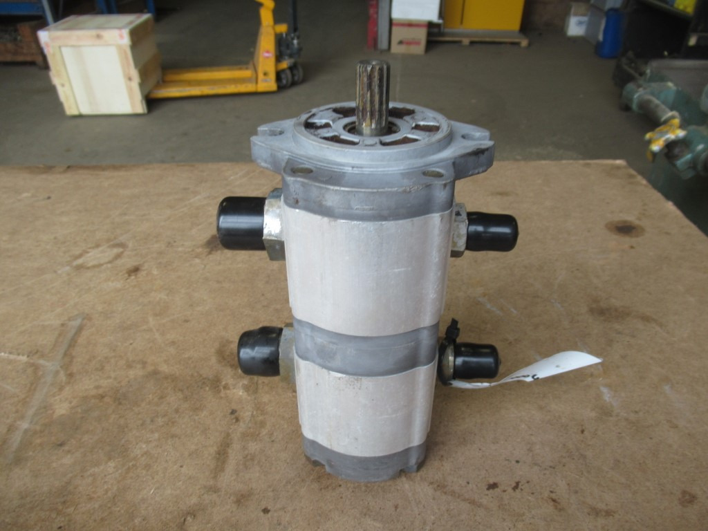 Hitachi 9218031 - - مضخة المقود - آلات البناء: صورة 3 Hitachi 9218031 - - مضخة المقود - آلات البناء: صورة 3