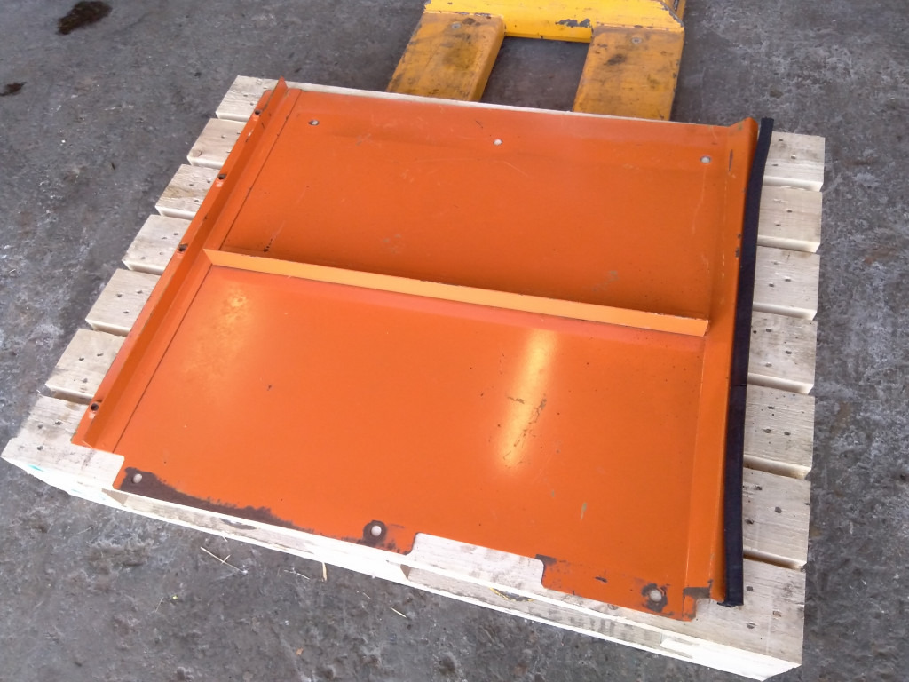 Hitachi EX215 - - باب و قطع الغيار - آلات البناء: صورة 1 Hitachi EX215 - - باب و قطع الغيار - آلات البناء: صورة 1