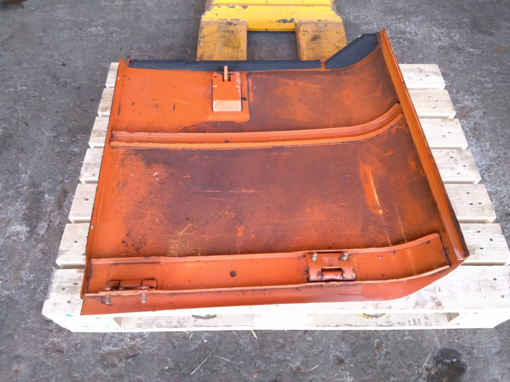 Hitachi EX215 - - باب و قطع الغيار - آلات البناء: صورة 1 Hitachi EX215 - - باب و قطع الغيار - آلات البناء: صورة 1