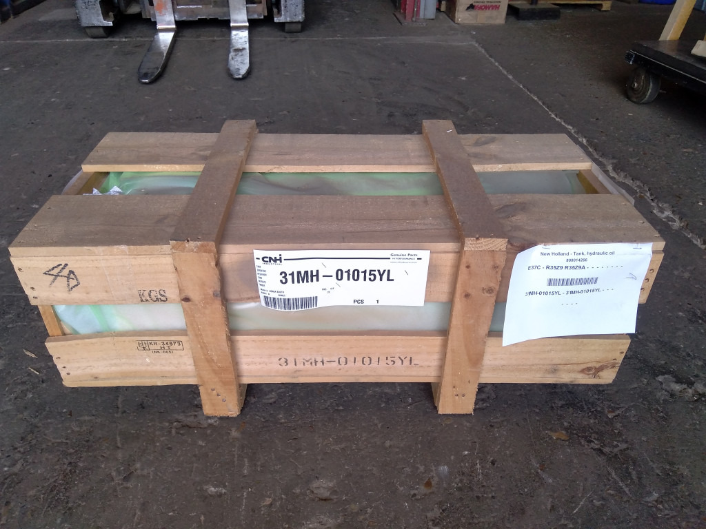 New Holland 31MH-01015YL - خزان هيدروليكي - آلات البناء: صورة 2 New Holland 31MH-01015YL - خزان هيدروليكي - آلات البناء: صورة 2