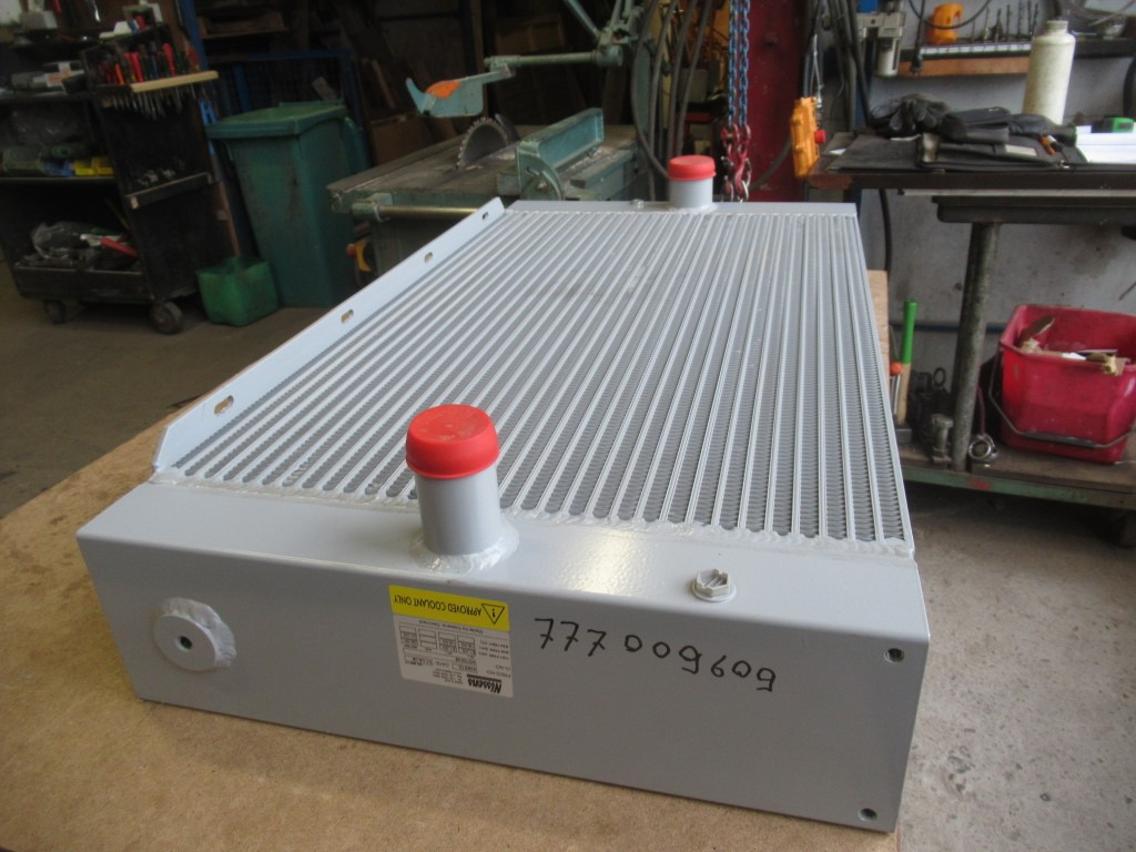 New Holland 6904526 - مبرد المحرك - آلات البناء: صورة 2 New Holland 6904526 - مبرد المحرك - آلات البناء: صورة 2