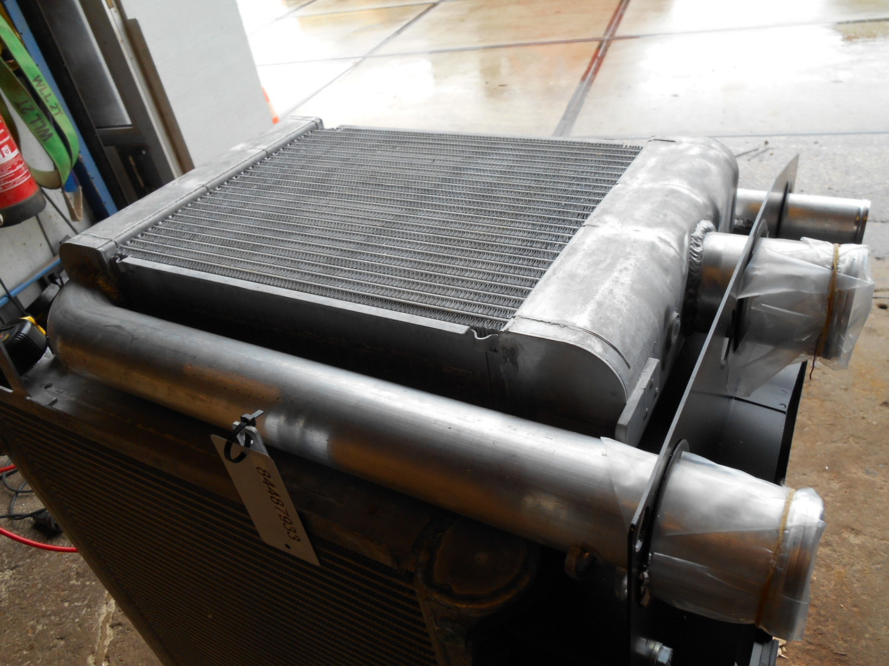 New Holland 84487933 - 87593096 - نظام التبريد - آلات البناء: صورة 2 New Holland 84487933 - 87593096 - نظام التبريد - آلات البناء: صورة 2