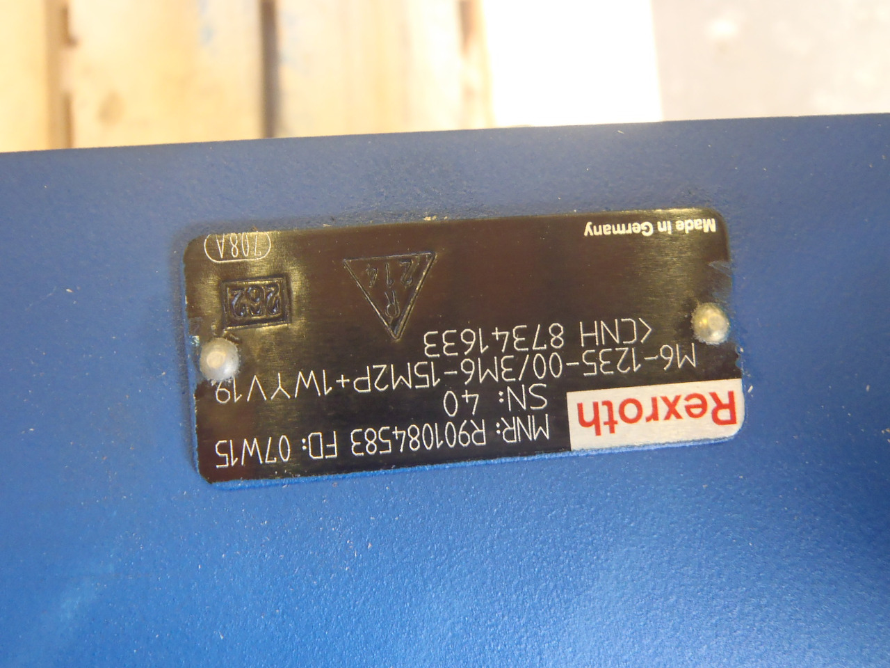 New Holland 87341633 - M6-1235-00/3M6-15M2P-1WYV19 - صمام هيدروليكي - آلات البناء: صورة 1 New Holland 87341633 - M6-1235-00/3M6-15M2P-1WYV19 - صمام هيدروليكي - آلات البناء: صورة 1