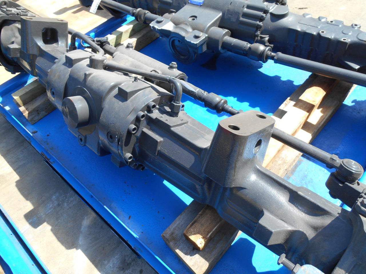 New Holland 87674866 - 87392731 - المحور الخلفي - آلات البناء: صورة 2 New Holland 87674866 - 87392731 - المحور الخلفي - آلات البناء: صورة 2