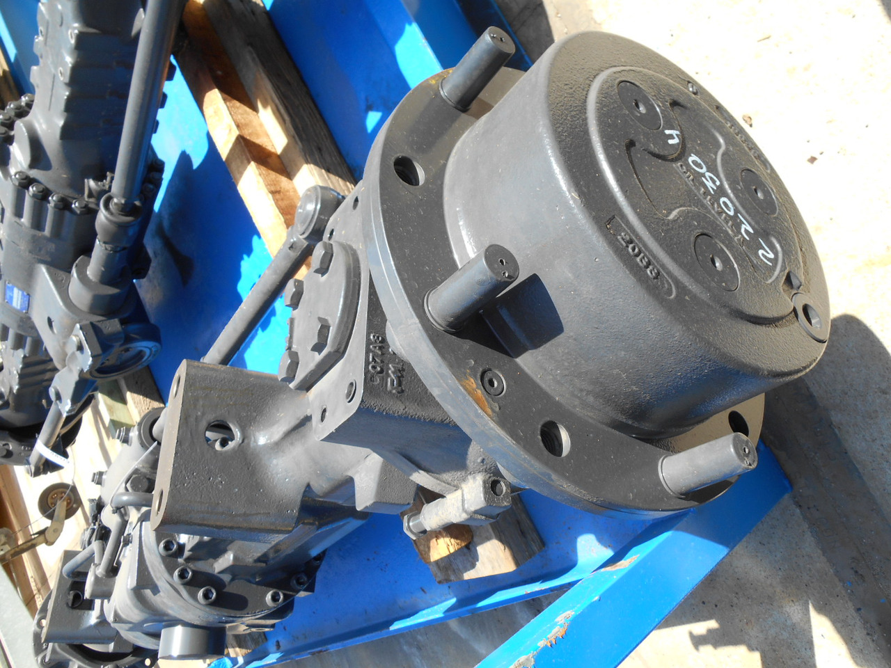 New Holland 87674866 - 87392731 - المحور الخلفي - آلات البناء: صورة 1 New Holland 87674866 - 87392731 - المحور الخلفي - آلات البناء: صورة 1