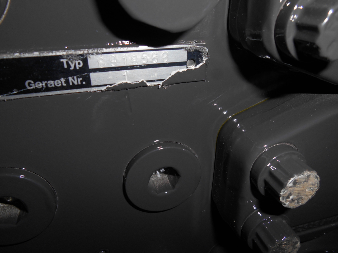 New Holland 8918568 - صمام هيدروليكي - آلات البناء: صورة 3 New Holland 8918568 - صمام هيدروليكي - آلات البناء: صورة 3