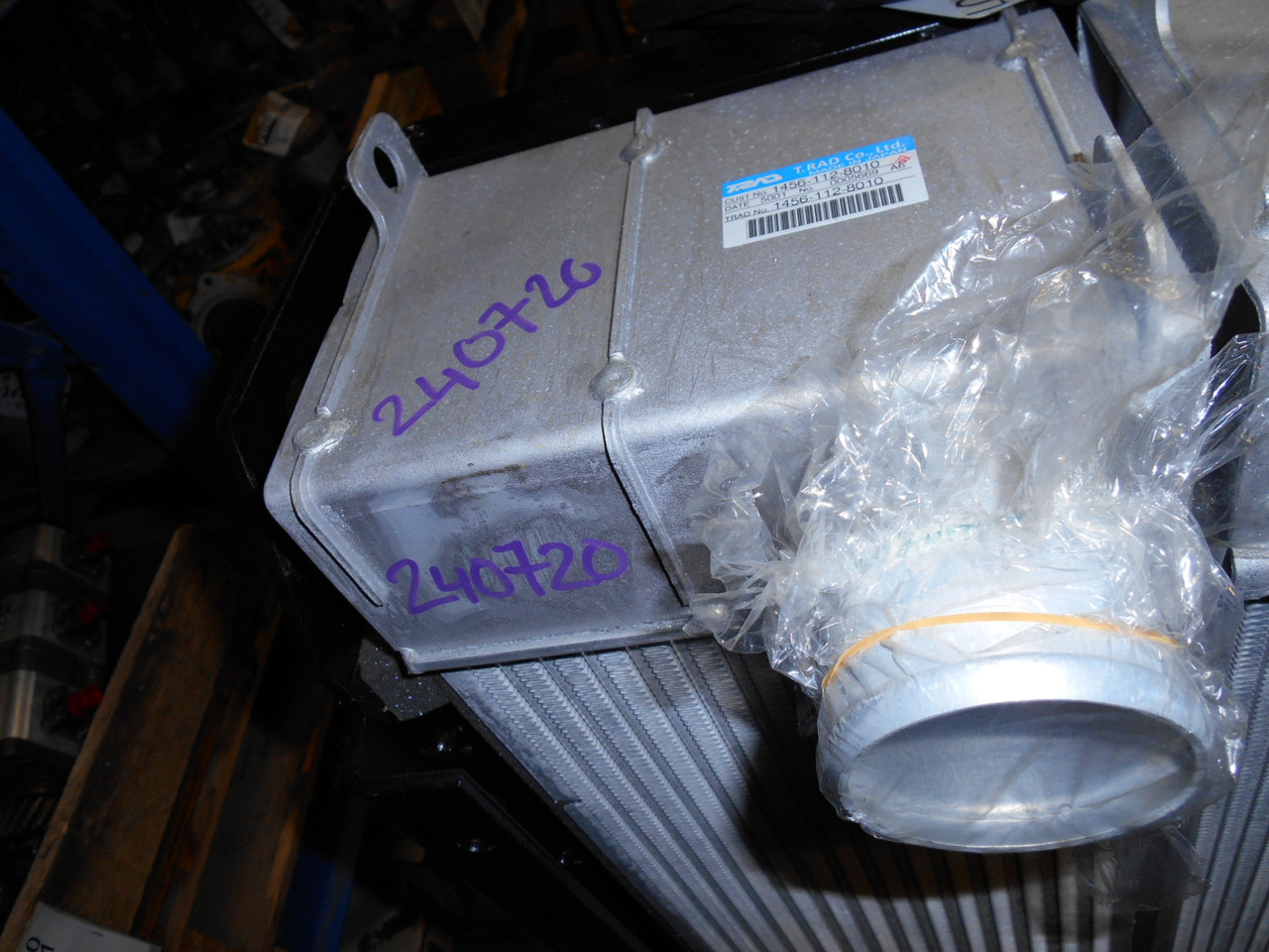 New Holland LC05P00043S003 - المبرد - آلات البناء: صورة 2 New Holland LC05P00043S003 - المبرد - آلات البناء: صورة 2