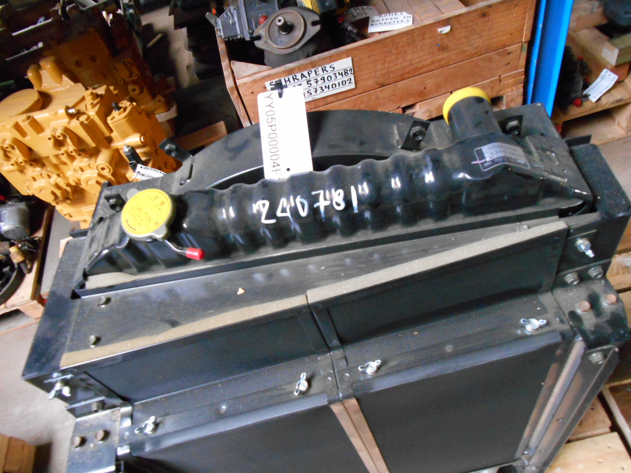 New Holland YY05P00004F1 - SK135SR ED150 SK115SRDZ SK135SRL-1E SK135SRLC - مبرد المحرك - آلات البناء: صورة 2 New Holland YY05P00004F1 - SK135SR ED150 SK115SRDZ SK135SRL-1E SK135SRLC - مبرد المحرك - آلات البناء: صورة 2