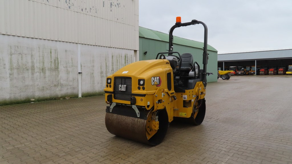مدحلة اسفلت Caterpillar CB 2.5 GC: صورة 6