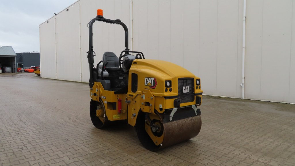 مدحلة اسفلت Caterpillar CB 2.5 GC: صورة 8