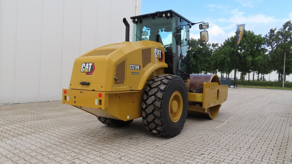 Caterpillar CS 74 B - مدحلة ضاغطة: صورة 2 Caterpillar CS 74 B - مدحلة ضاغطة: صورة 2