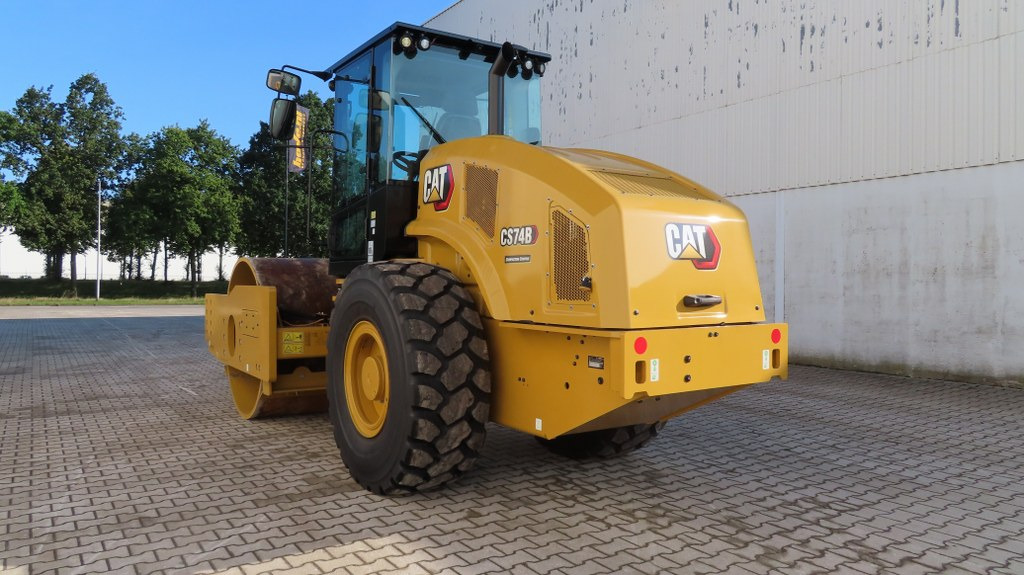 Caterpillar CS74B - مدحلة ضاغطة: صورة 4 Caterpillar CS74B - مدحلة ضاغطة: صورة 4