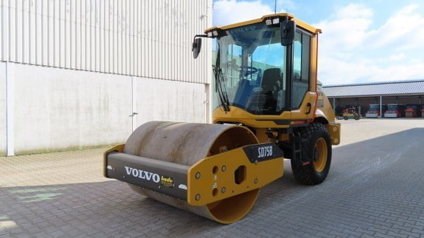 مدحلة ضاغطة Volvo SD 75 B: صورة 6