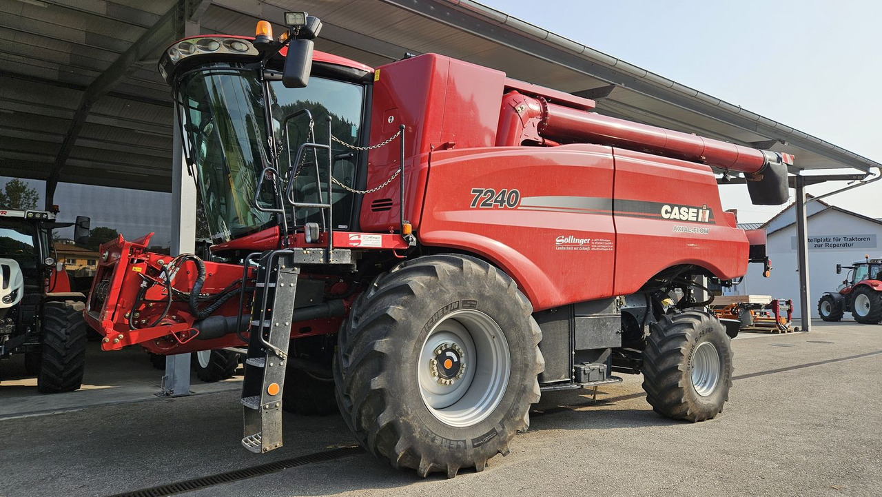 Case IH Axial-Flow 7240 - حصادة موحَّدة: صورة 1 Case IH Axial-Flow 7240 - حصادة موحَّدة: صورة 1