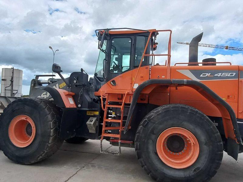 Doosan 450 - اللودر بعجل: صورة 1 Doosan 450 - اللودر بعجل: صورة 1