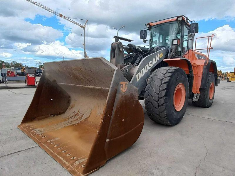 Doosan 450 - اللودر بعجل: صورة 4 Doosan 450 - اللودر بعجل: صورة 4