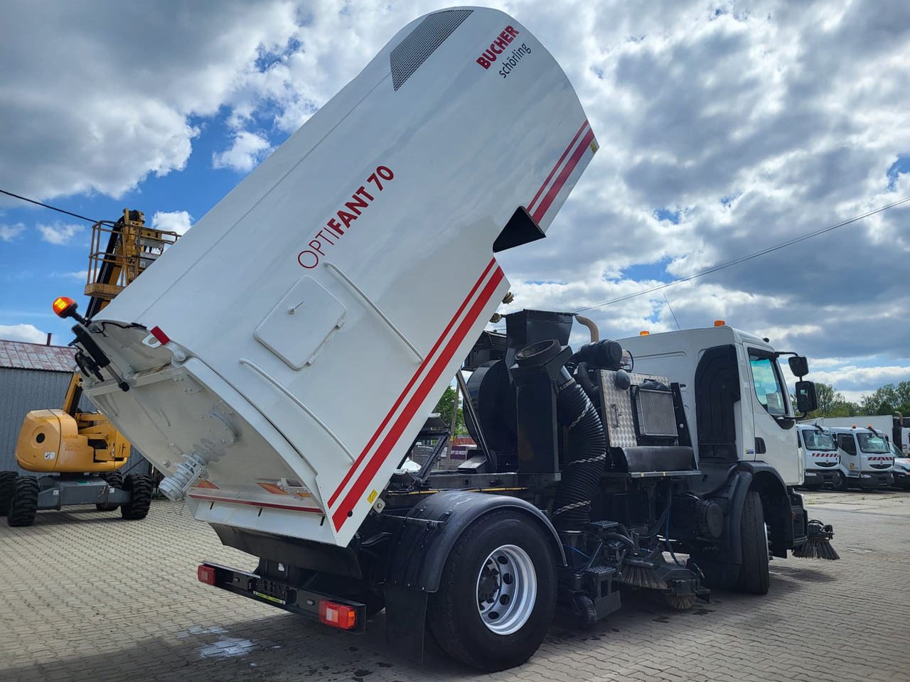 Volvo FE 320 two engines - سياره كنس شوارع: صورة 3 Volvo FE 320 two engines - سياره كنس شوارع: صورة 3