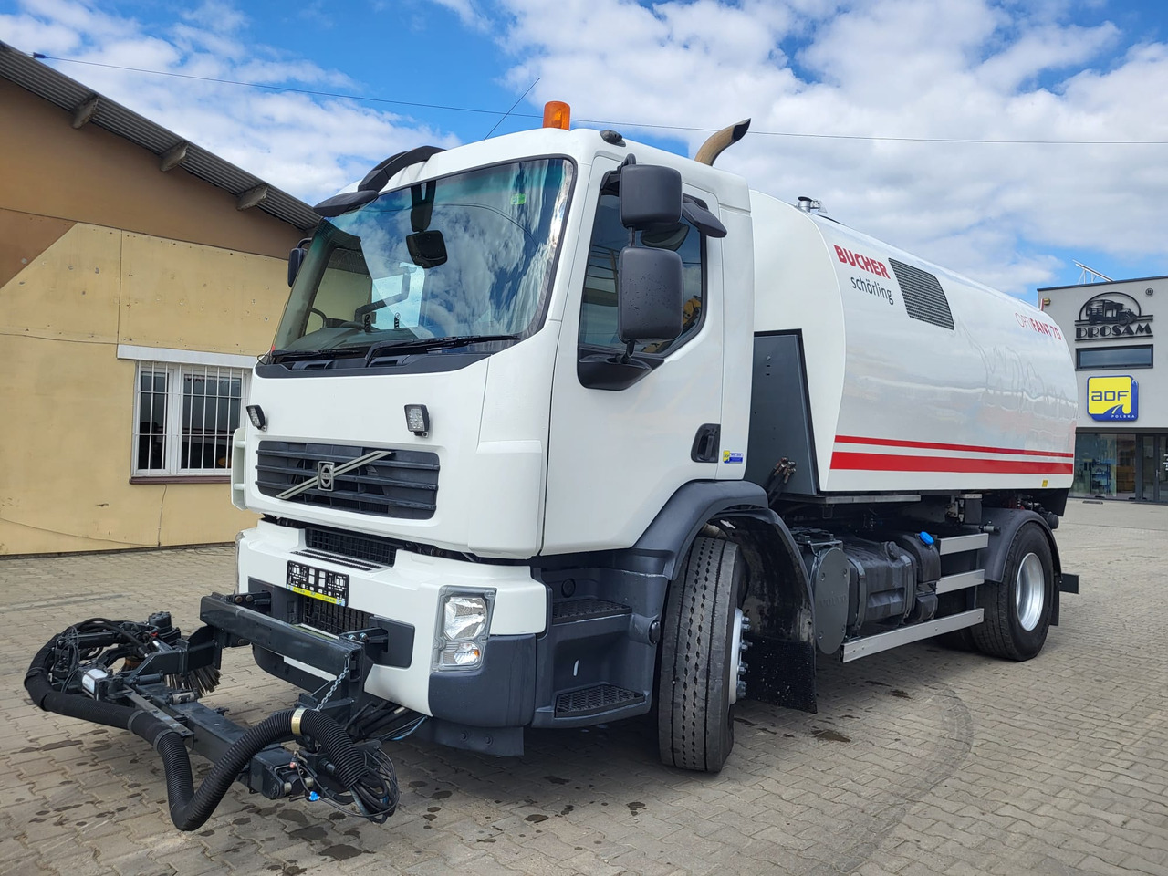 Volvo FE 320 two engines - سياره كنس شوارع: صورة 1 Volvo FE 320 two engines - سياره كنس شوارع: صورة 1