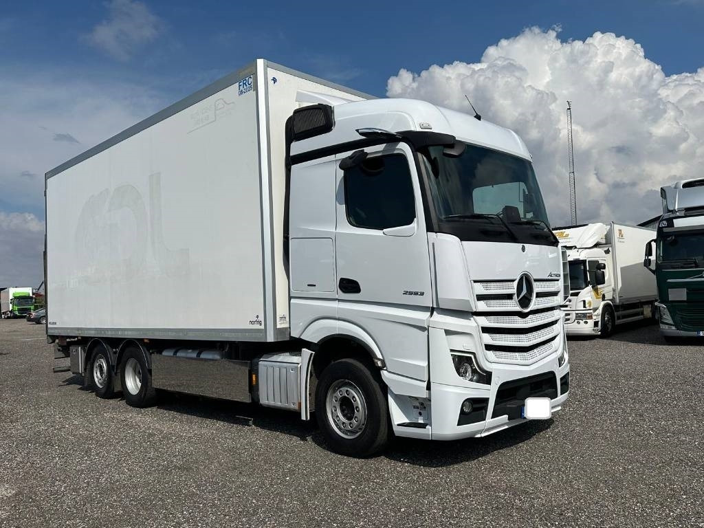 Mercedes-Benz Actros 2553 serie 7795 - شاحنة الفريزر: صورة 2 Mercedes-Benz Actros 2553 serie 7795 - شاحنة الفريزر: صورة 2