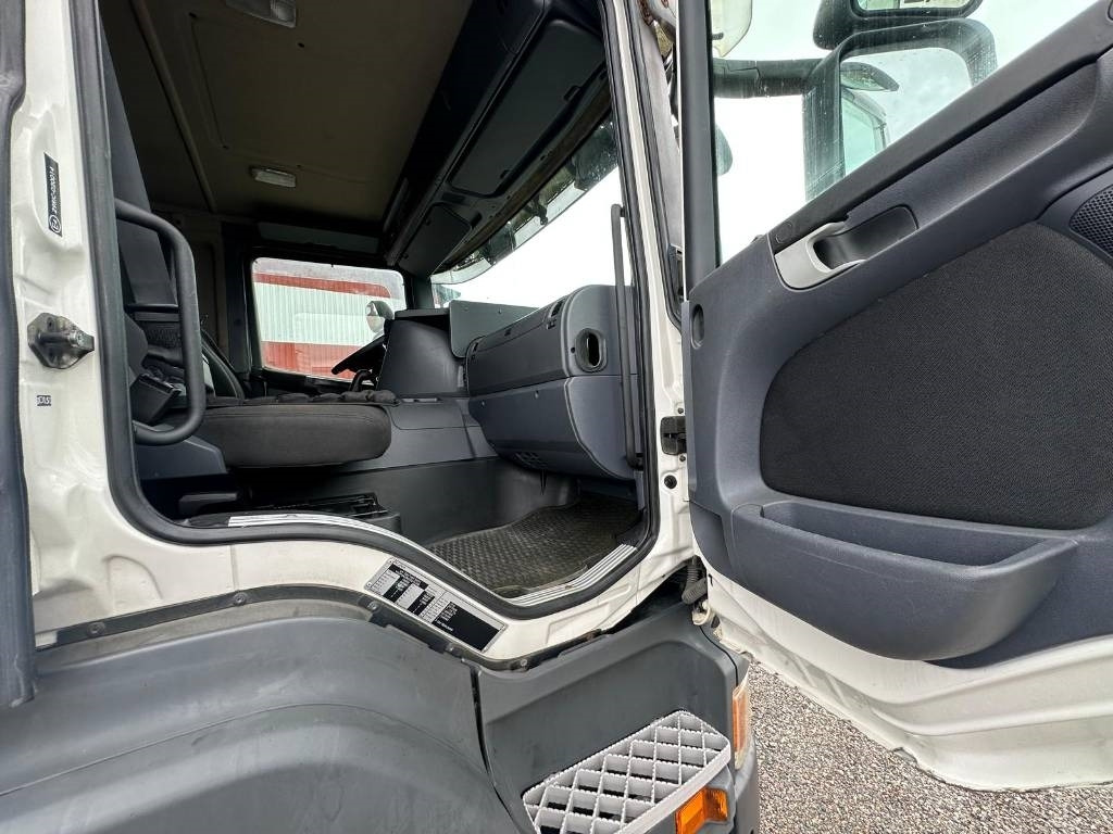 شاحنة الفريزر Scania P280DB4X2MNB serie 3308: صورة 14