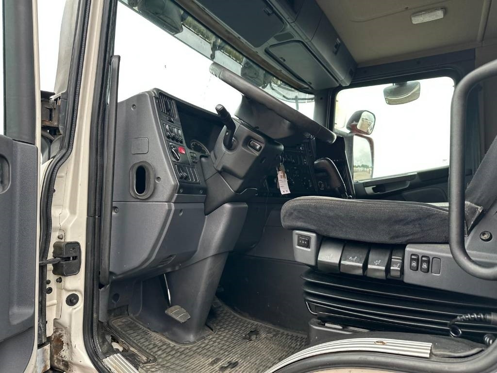 شاحنة الفريزر Scania P280DB4X2MNB serie 3308: صورة 8