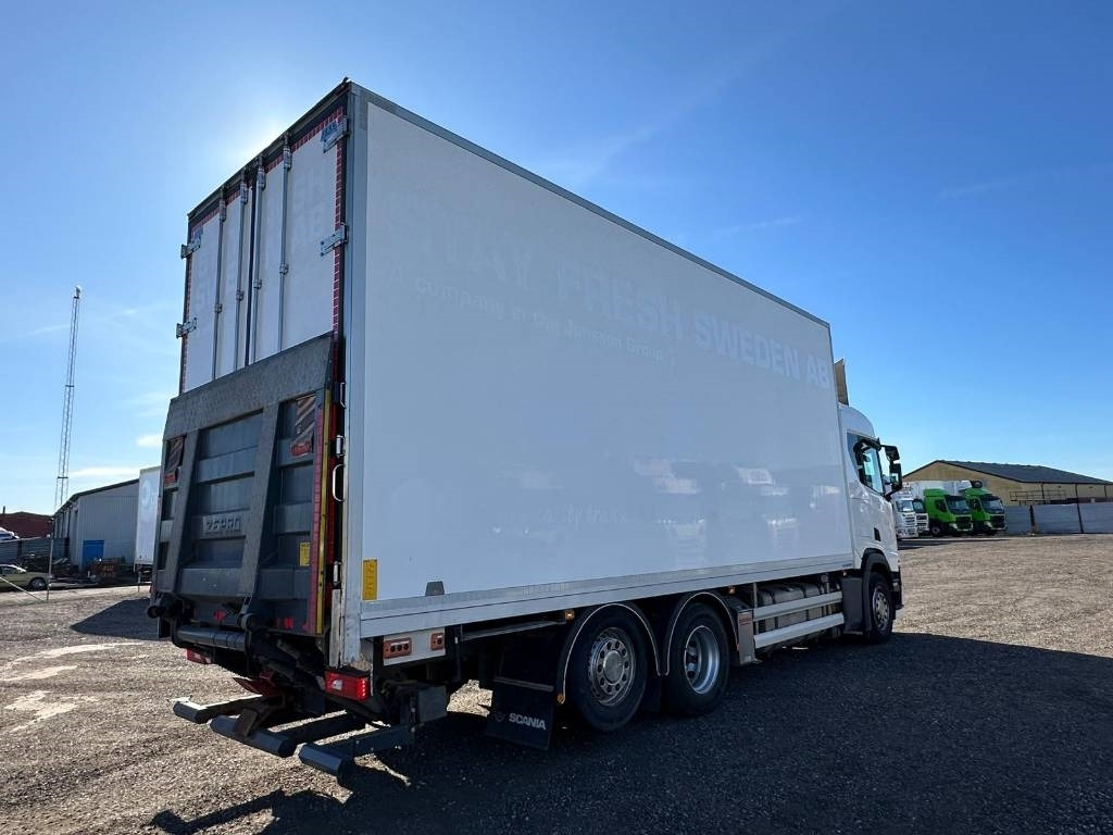 Scania R500B6X2*4NB serie 5087 - شاحنة الفريزر: صورة 2 Scania R500B6X2*4NB serie 5087 - شاحنة الفريزر: صورة 2
