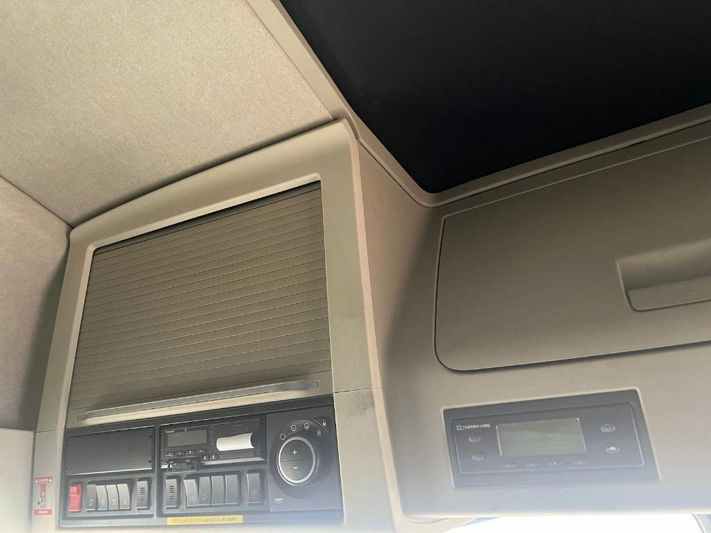 Volvo FH460 serie 0826 - شاحنة الفريزر: صورة 5 Volvo FH460 serie 0826 - شاحنة الفريزر: صورة 5