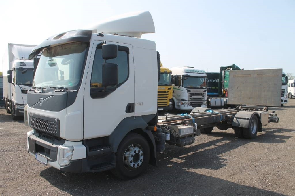 Volvo FL250 4x2 Serie 4536 Euro 6 - شاحنة هيكل كابينة: صورة 1 Volvo FL250 4x2 Serie 4536 Euro 6 - شاحنة هيكل كابينة: صورة 1