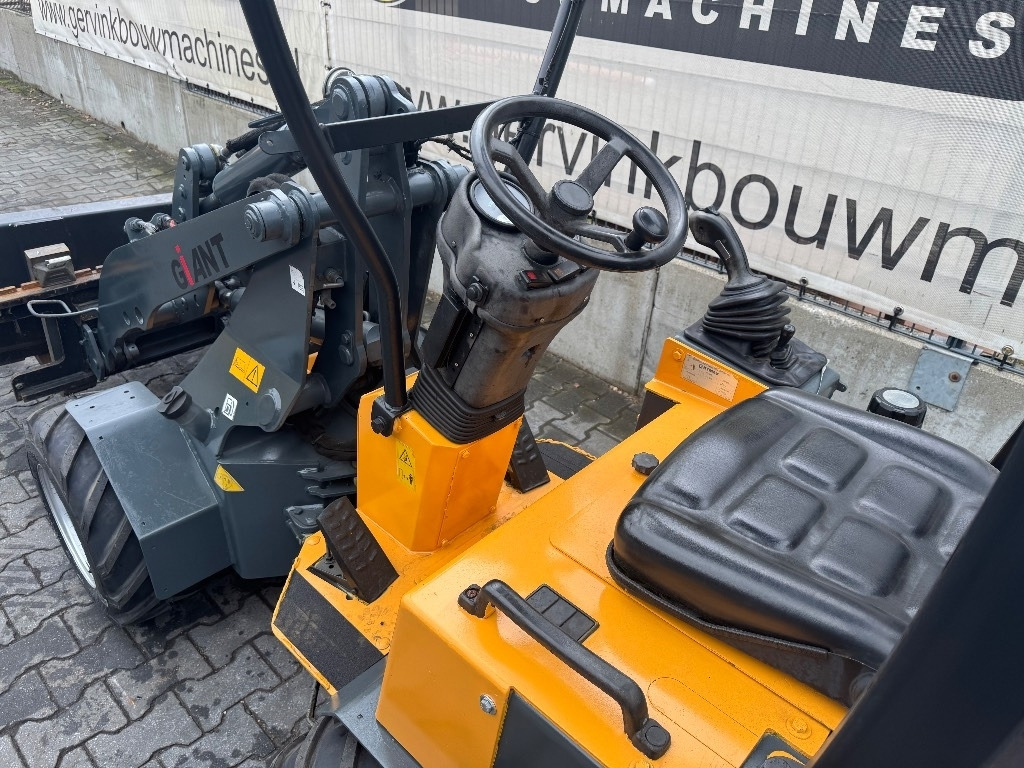 GiANT B204SW - لودر مفصلي صغير: صورة 4 GiANT B204SW - لودر مفصلي صغير: صورة 4