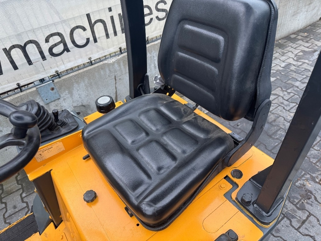 GiANT B204SW - لودر مفصلي صغير: صورة 5 GiANT B204SW - لودر مفصلي صغير: صورة 5