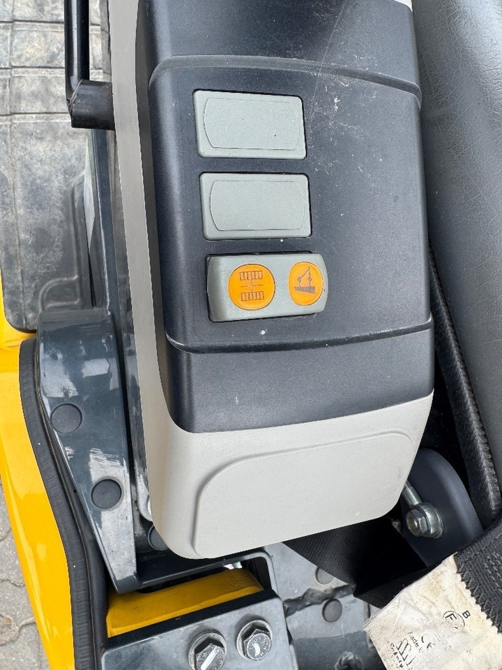Komatsu PC 16 R-3HS - حفارة مُصَّغرة: صورة 5 Komatsu PC 16 R-3HS - حفارة مُصَّغرة: صورة 5