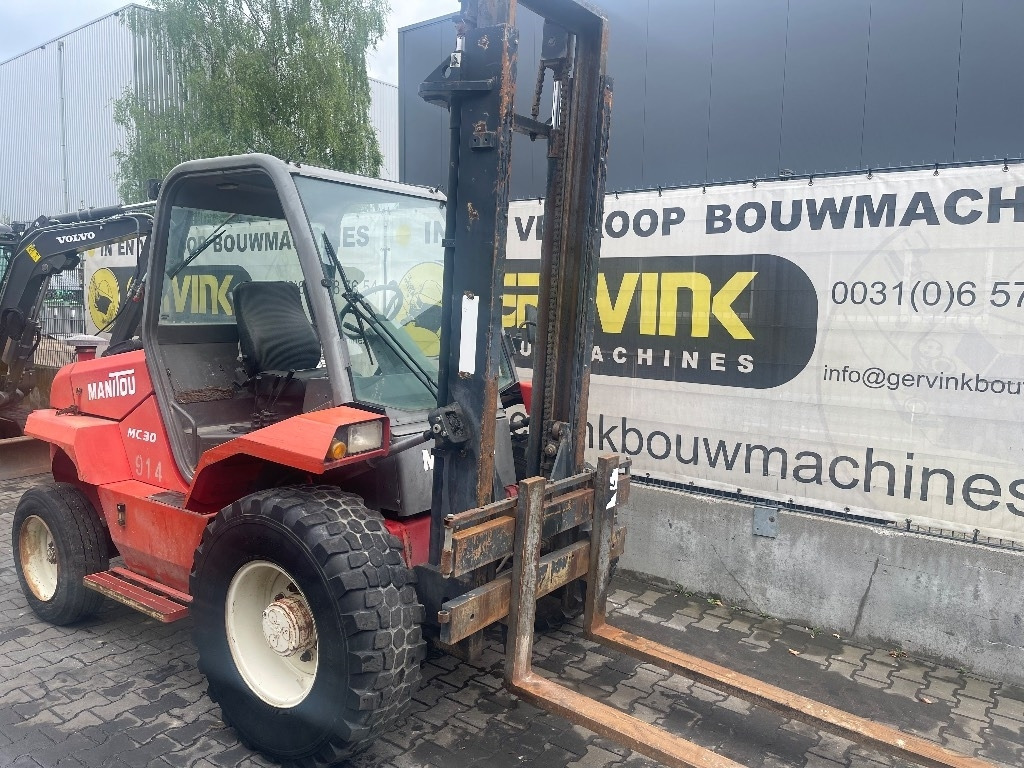Manitou MC 30 - رافعة شوكية للأرض الوعرة: صورة 3 Manitou MC 30 - رافعة شوكية للأرض الوعرة: صورة 3