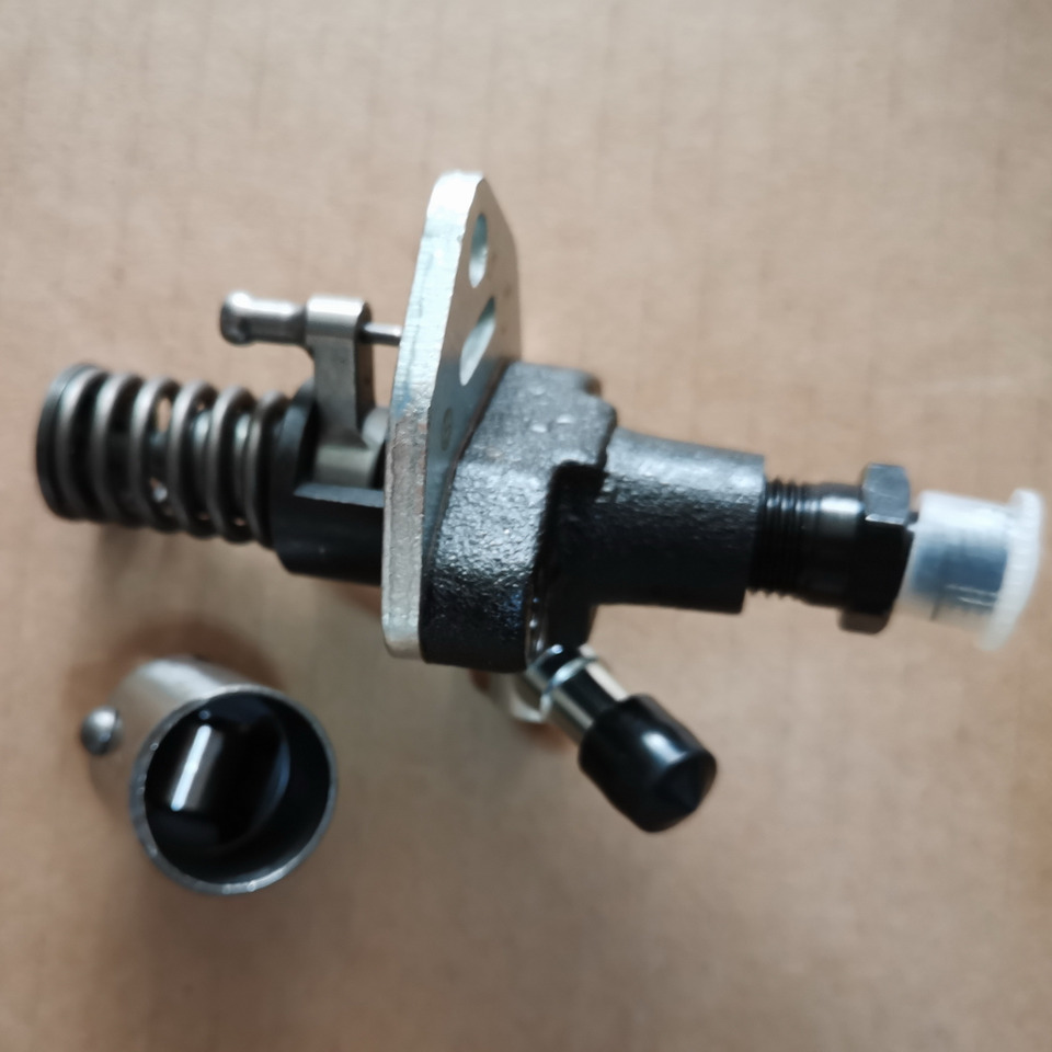 KOOP ENGINE KD192FC Original Fuel Injector - حاقن - اللودر بعجل: صورة 1 KOOP ENGINE KD192FC Original Fuel Injector - حاقن - اللودر بعجل: صورة 1