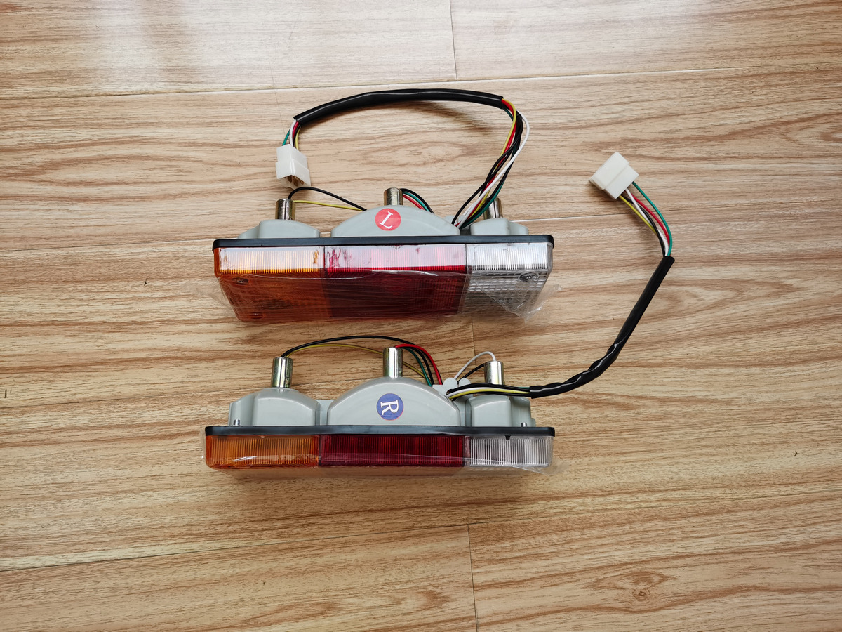 Qingdao Promising Rear Combination Light for China Loader - مصابيح أضواء السيارة الخلفية - اللودر بعجل: صورة 1 Qingdao Promising Rear Combination Light for China Loader - مصابيح أضواء السيارة الخلفية - اللودر بعجل: صورة 1