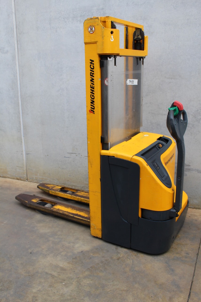 Jungheinrich EJC 212 330 ZT - آلة التكديس: صورة 1 Jungheinrich EJC 212 330 ZT - آلة التكديس: صورة 1