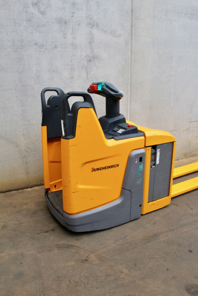 Jungheinrich ERE 125 LI-ION - شاحنة باليت: صورة 4 Jungheinrich ERE 125 LI-ION - شاحنة باليت: صورة 4