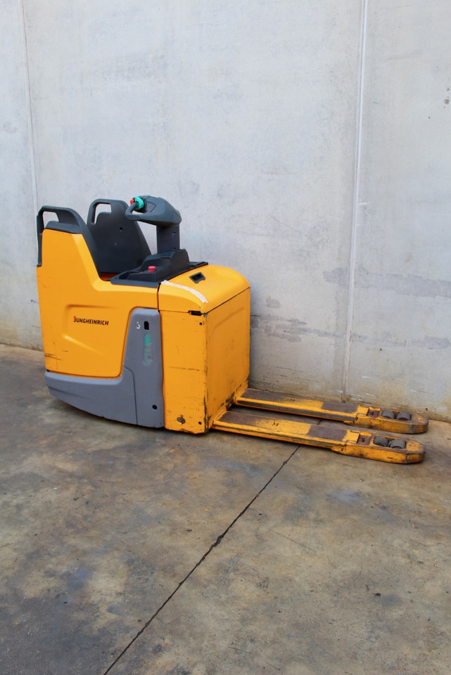 Jungheinrich ERE 225i LI-ION - شاحنة باليت: صورة 4 Jungheinrich ERE 225i LI-ION - شاحنة باليت: صورة 4