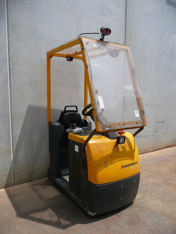 Jungheinrich EZS 350 XL - جرار السحب الكهربائي: صورة 2 Jungheinrich EZS 350 XL - جرار السحب الكهربائي: صورة 2